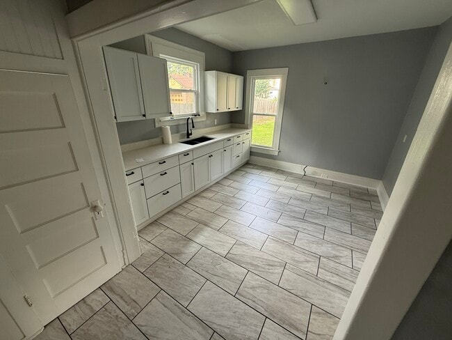 Building Photo - 524 S Evergreen Ave