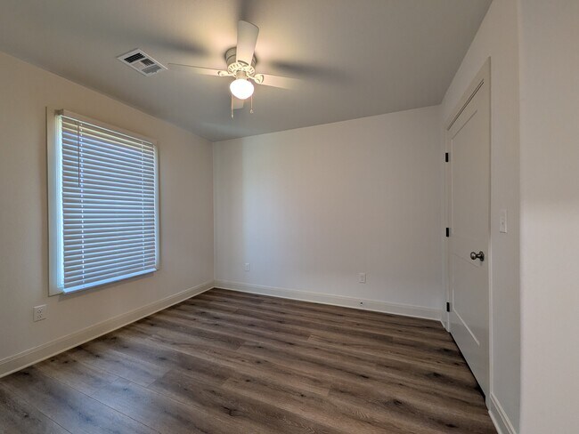 Building Photo - 1116 Black Jack Dr