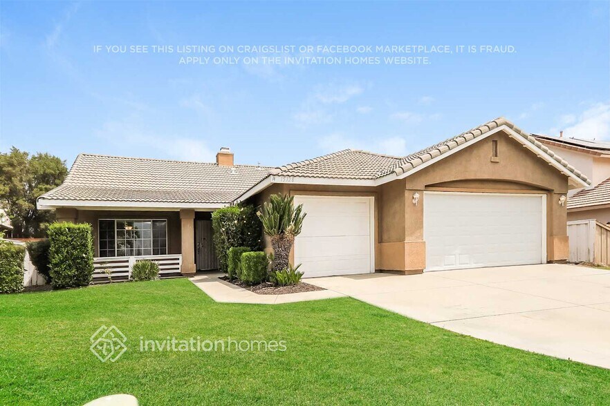 Building Photo - 15128 Versailles St