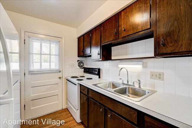 Building Photo - 2 br, 1 bath House - 2910 Ravenswood Dr