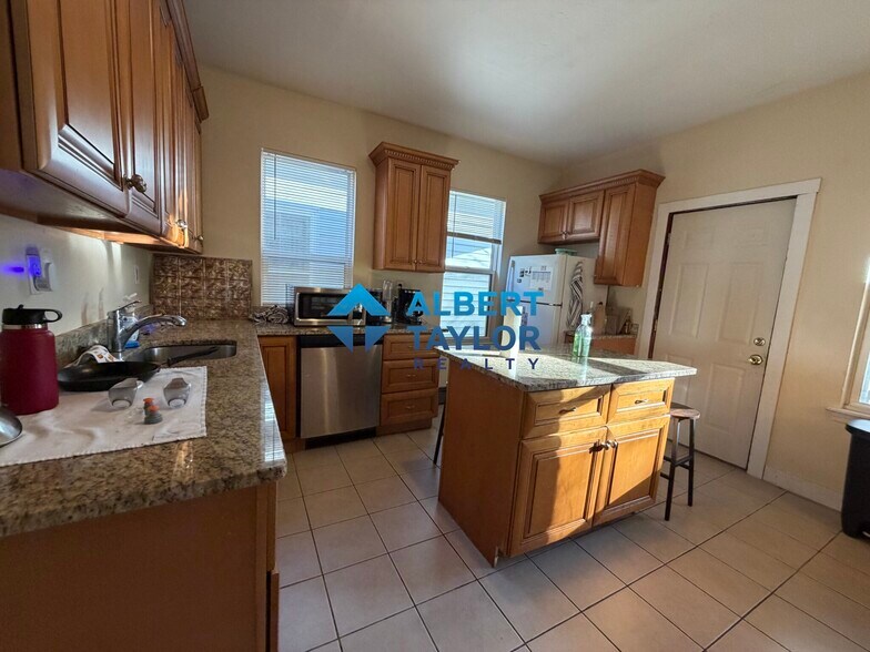 Building Photo - 8 Eldora St