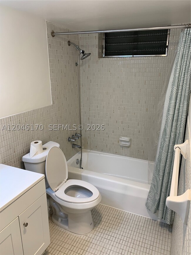 Building Photo - 2861 Leonard Dr