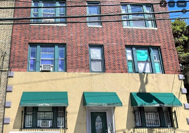 Building Photo - 213 Woodward St