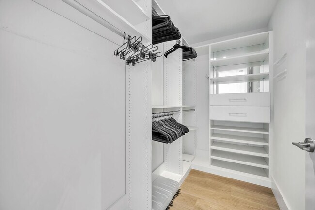 Building Photo - 612 Bayshore Dr