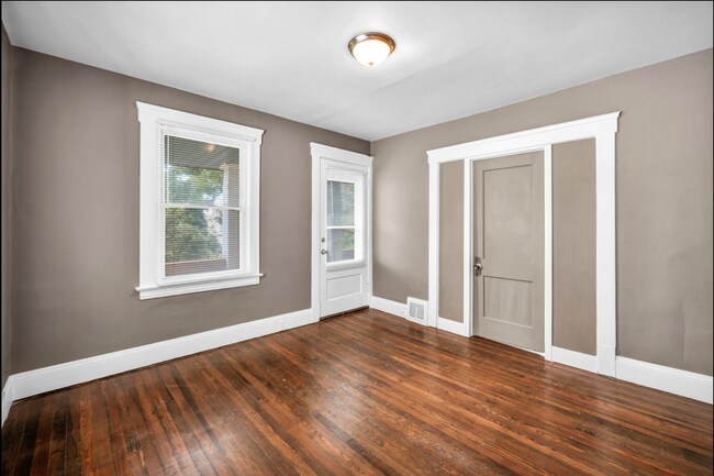 Building Photo - 4097 E 64th St
