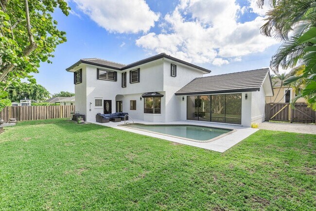 Building Photo - 150 Lucina Dr