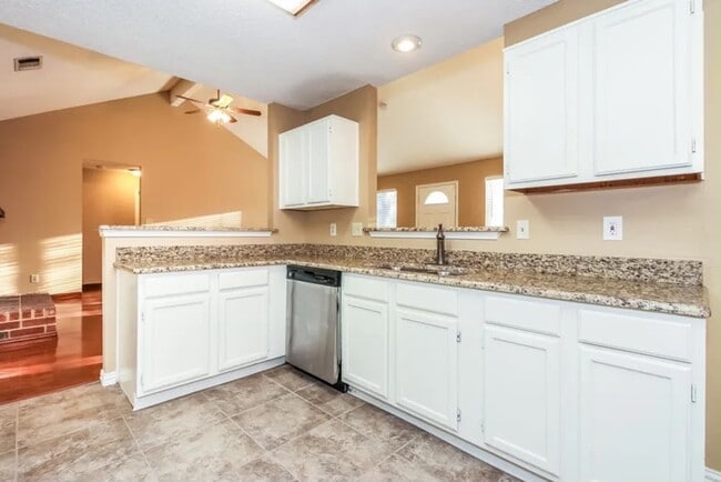 Building Photo - 4969 Briar Oaks Ln