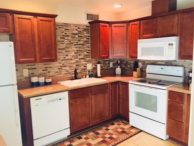 Building Photo - 1961 Park Terrace Pl