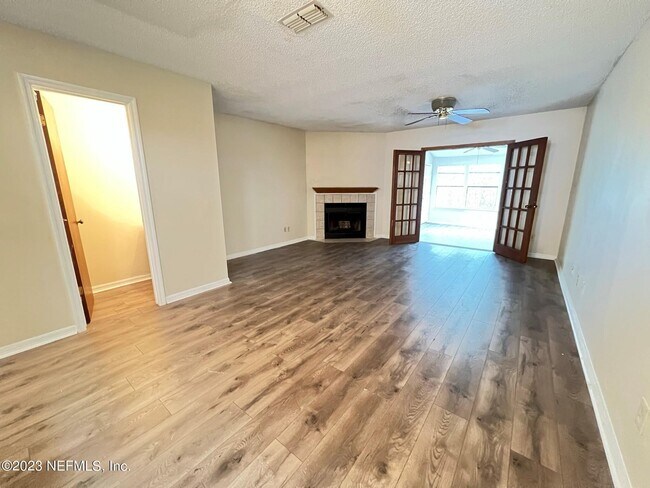 Building Photo - 85 Debarry Ave