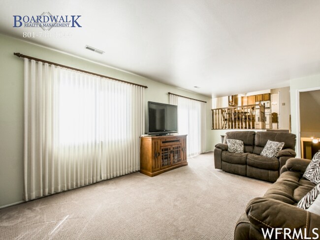 Building Photo - Updated 5-Bedroom Home in Sandy