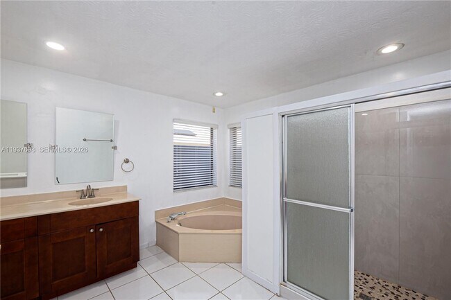 Building Photo - 5402 NW Emblem St