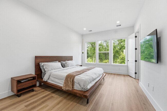 Building Photo - 6042 Cebra St