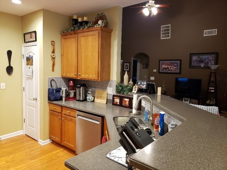Well Appointed Kitchen - 961 Wisteria View Ct