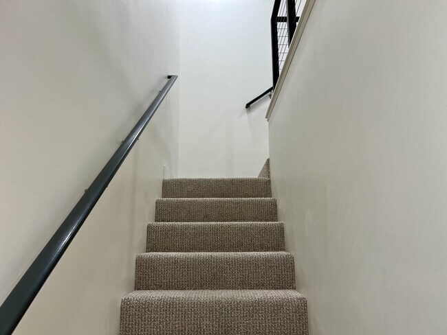 Building Photo - 753 Oak St