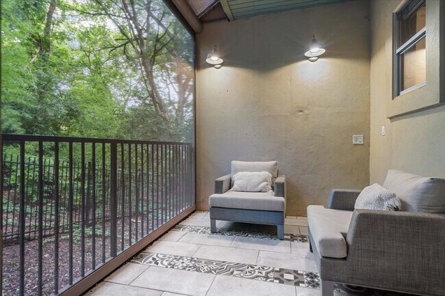 Building Photo - 1529 Barton Springs Rd