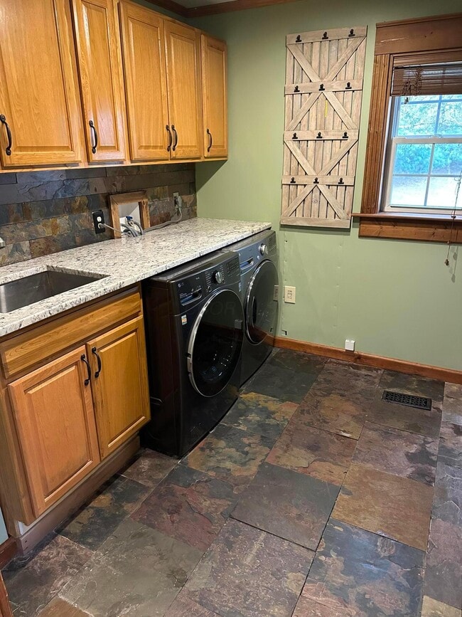 Building Photo - 4841 Julian Rd SW