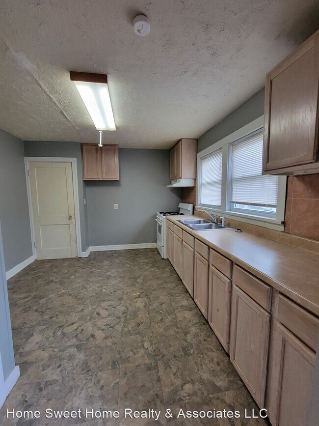 Building Photo - 3 br, 1 bath House - 1890 N Broadway