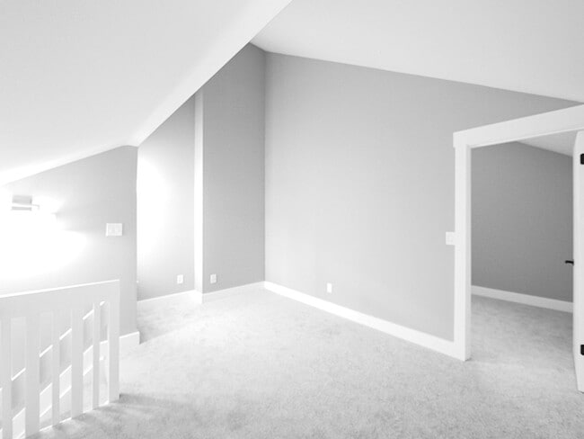 Building Photo - Updated Condo Available for Rent!