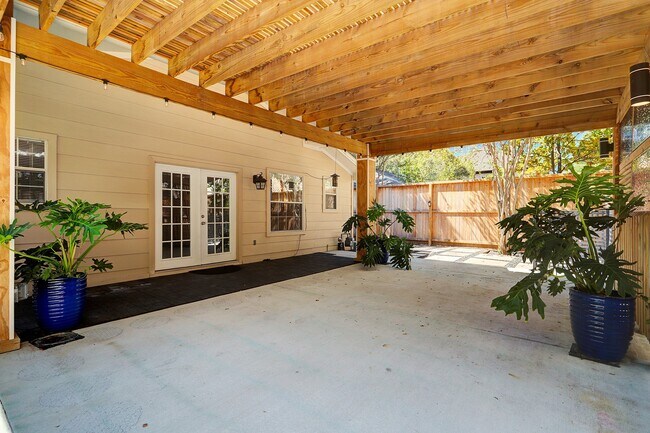 Building Photo - 2619 Eastgrove Ln