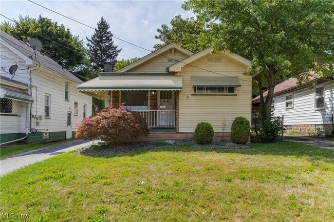 Primary Photo - 52 Rhoda Ave