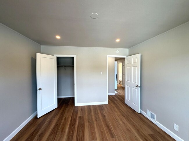 Building Photo - TOTAL REMODEL LARGE BRIGHT 1800sf 3BR/2BA/2GR Cayuga Terrace Home  AVAILABLE NOW