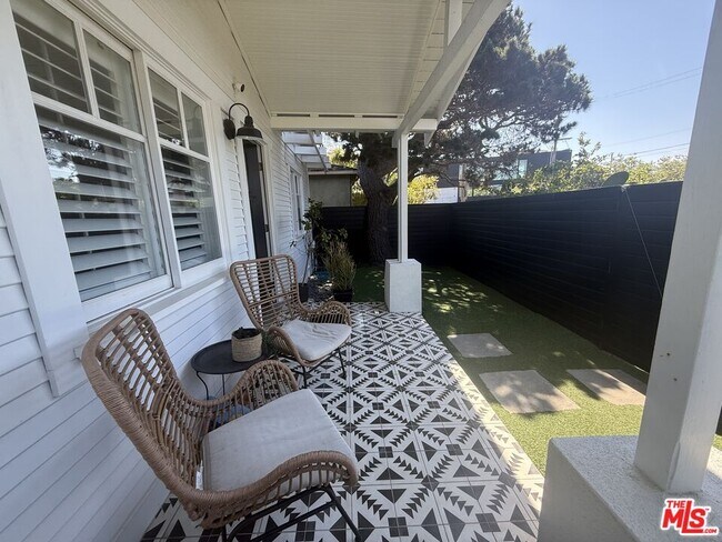 Building Photo - 1605 Cabrillo Ave