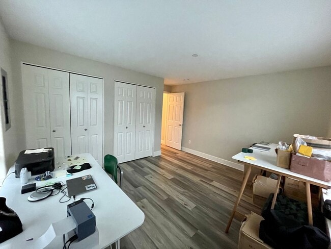 Building Photo - Incredible SE Hazelwood 2 Bedroom + 1 Bathroom Condo w/ included Garage and Washer & Dryer!!