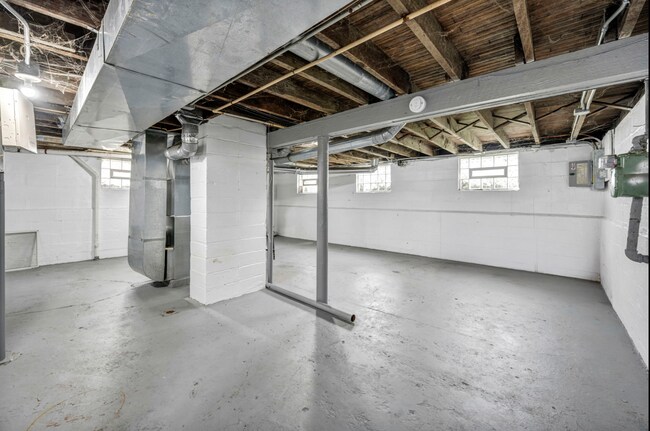 Building Photo - 12405 Rexford Ave