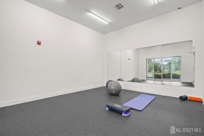 Building Photo - 723 Lorhan Dr