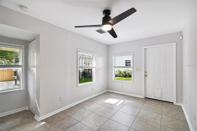 Building Photo - 2918 W Coachman Ave