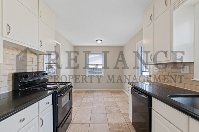 Building Photo - 3408 S Hiram Ave