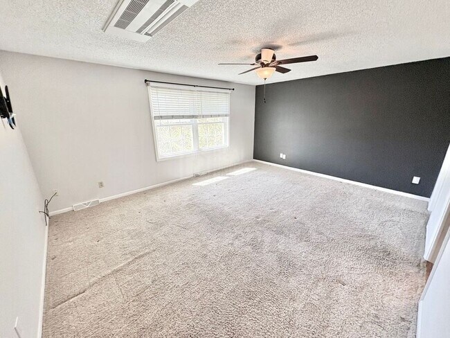 Building Photo - 13982 E Arizona Ave