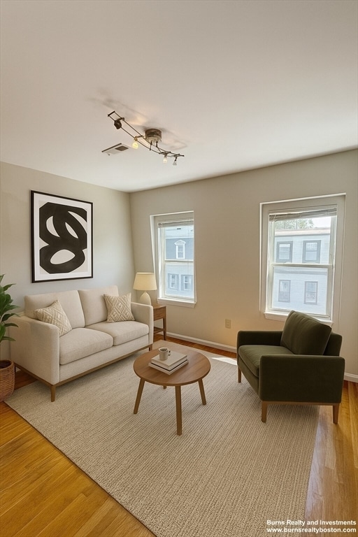 Building Photo - 506 E 8th St