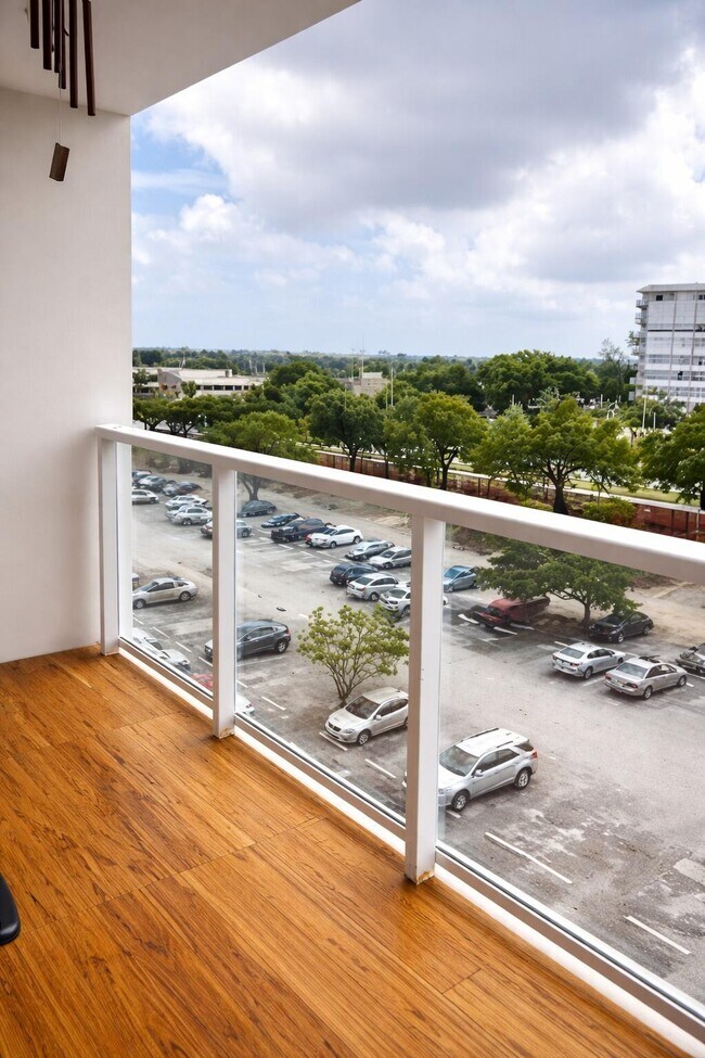 Building Photo - 1351 NE Miami Gardens Dr