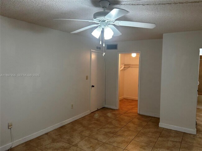 Building Photo - 10855 SW 112th Ave