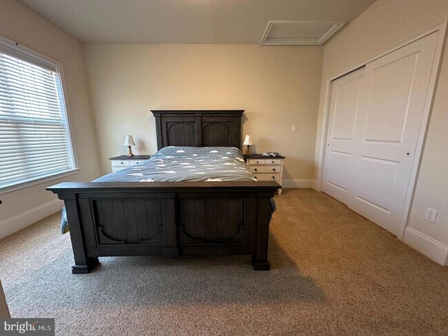 Building Photo - 124 Odyssey Dr