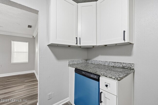 Building Photo - 2002 St Clair St