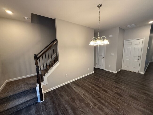 Building Photo - Beautiful Townhome in the steel creek area!