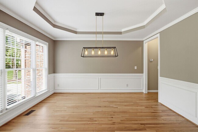 Building Photo - Gorgeous and Spacious 5 Bedroom Home, Cul-de-sac lot, Vaulted Ceilings, Large Backyard, Stunning ...