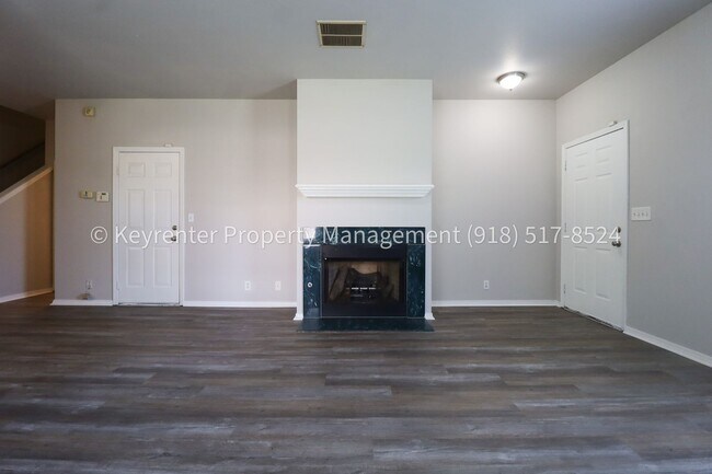 Building Photo - 3 Bed | 1.5 Bath in Central Tulsa!