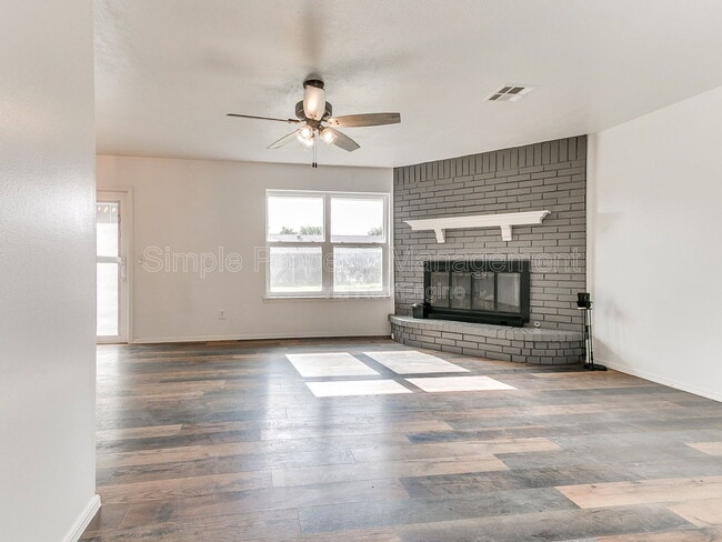 Building Photo - 2401 Fedderson Dr