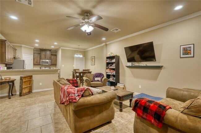 Building Photo - 3114 Claremont Dr