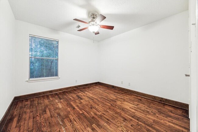 Building Photo - 227 Blushwood Pl