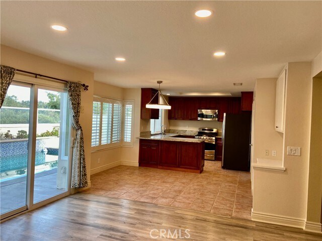 Building Photo - 28732 Rancho Del Lago