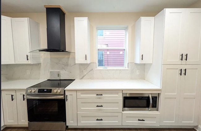 Building Photo - Charming 4 beds 3 baths in Cleveland!
