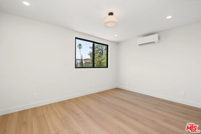 Building Photo - 5843 Whitworth Dr
