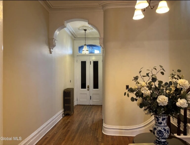 Building Photo - 44 Clinton Ave