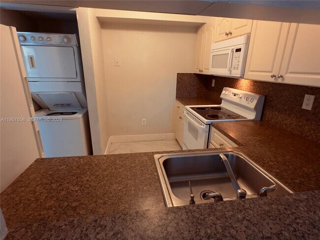 Building Photo - 11800 SW 18th St