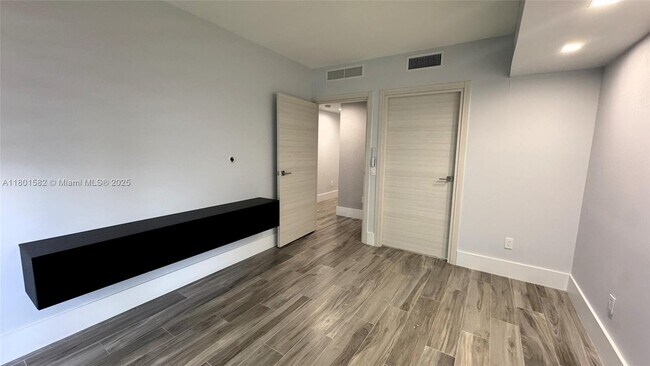 Building Photo - 801 S Miami Ave