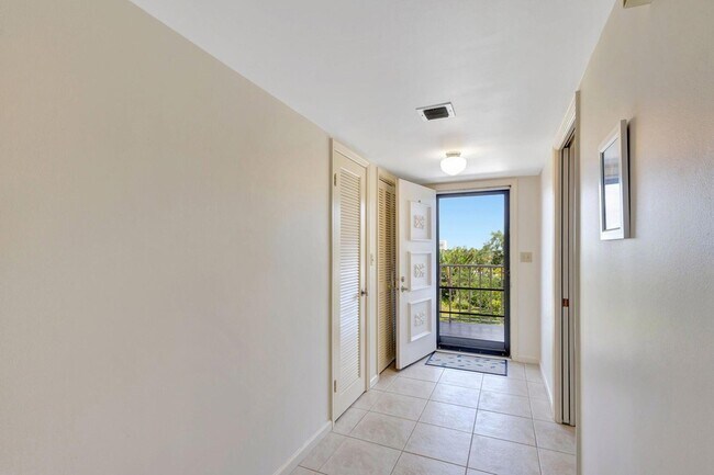 Building Photo - 300 N Hwy A1A